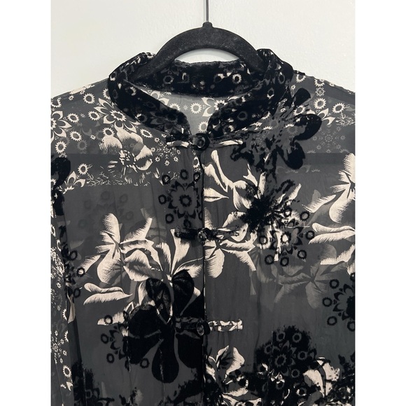 Harari Blouse Women’s Medium Black Velvet Button Silk Floral Whimsigoth Boho - Picture 5 of 13